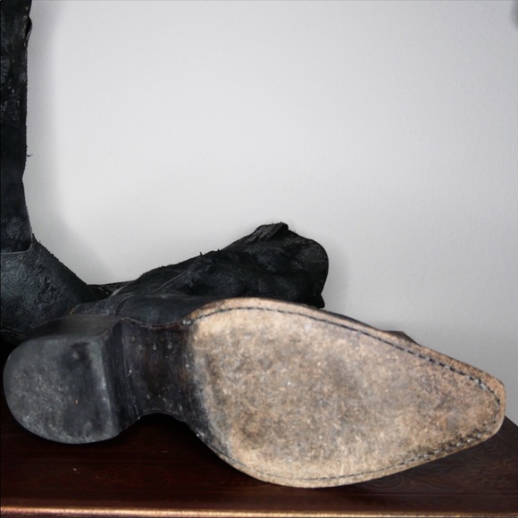 Distressed cowgirl boots - Picture 6 of 8